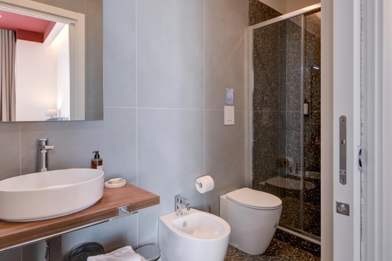 Well Suites - Piazza Dei Martiri Naples Luaran gambar