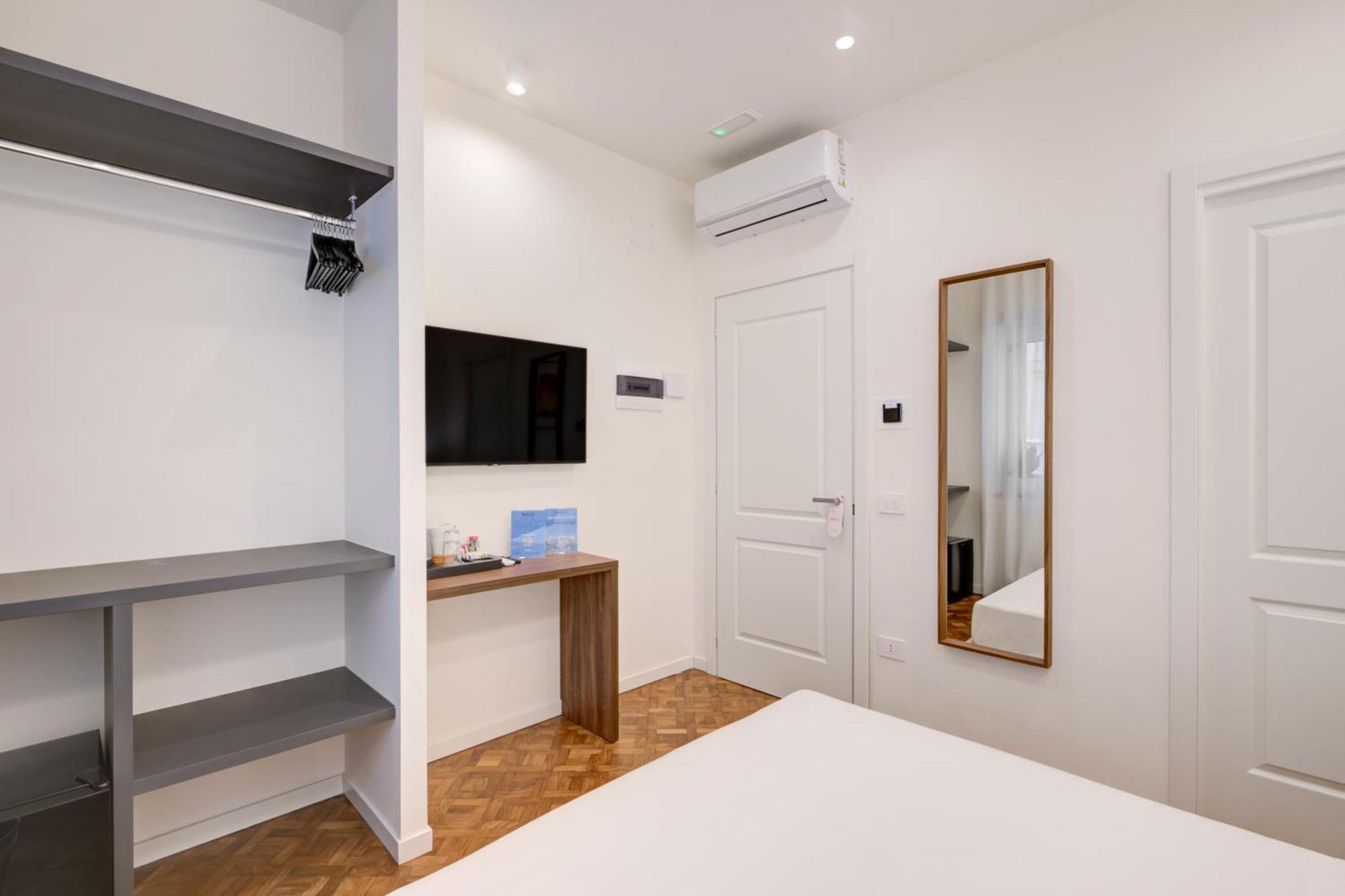 Well Suites - Piazza Dei Martiri Naples Luaran gambar