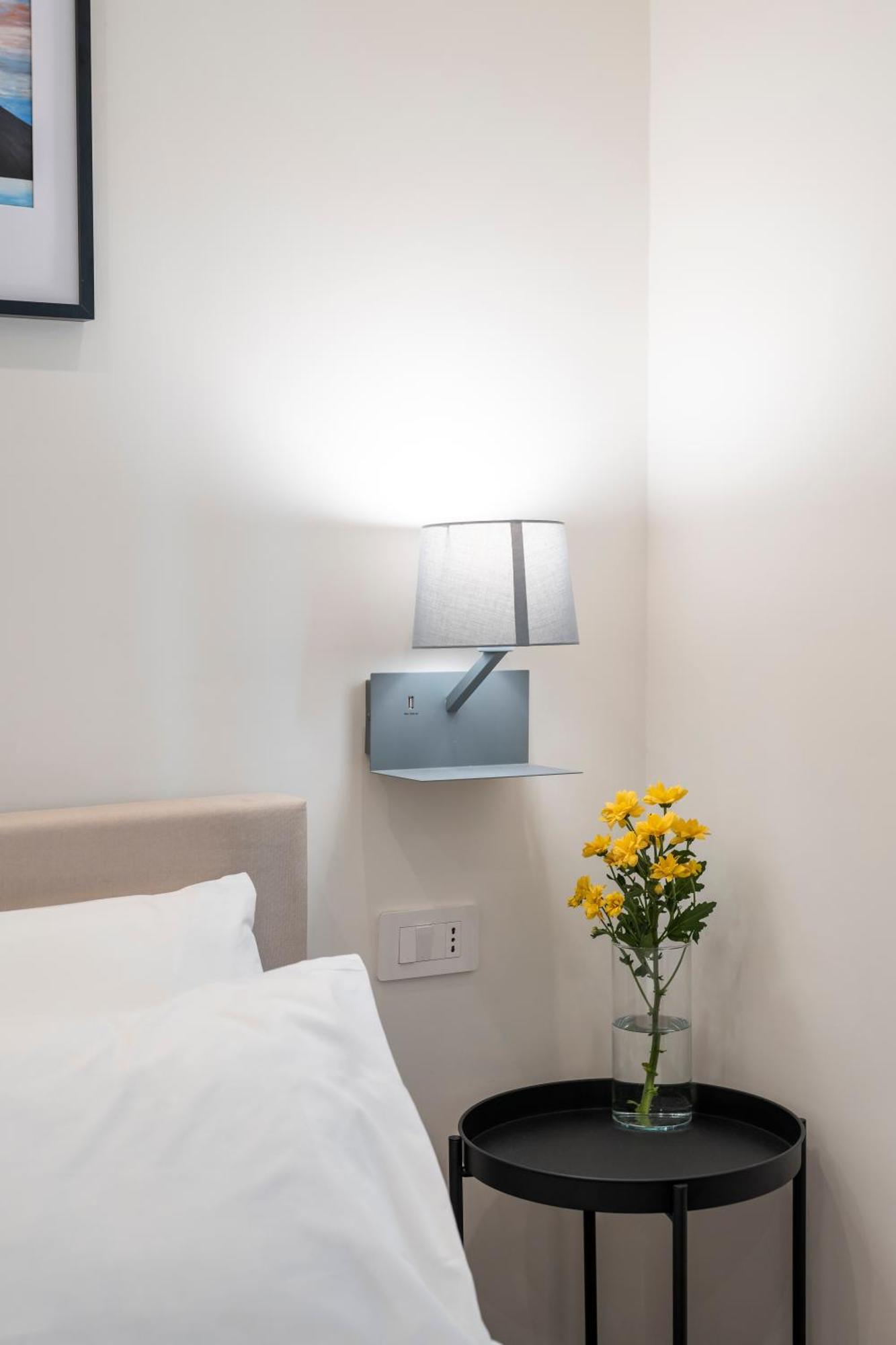 Well Suites - Piazza Dei Martiri Naples Luaran gambar