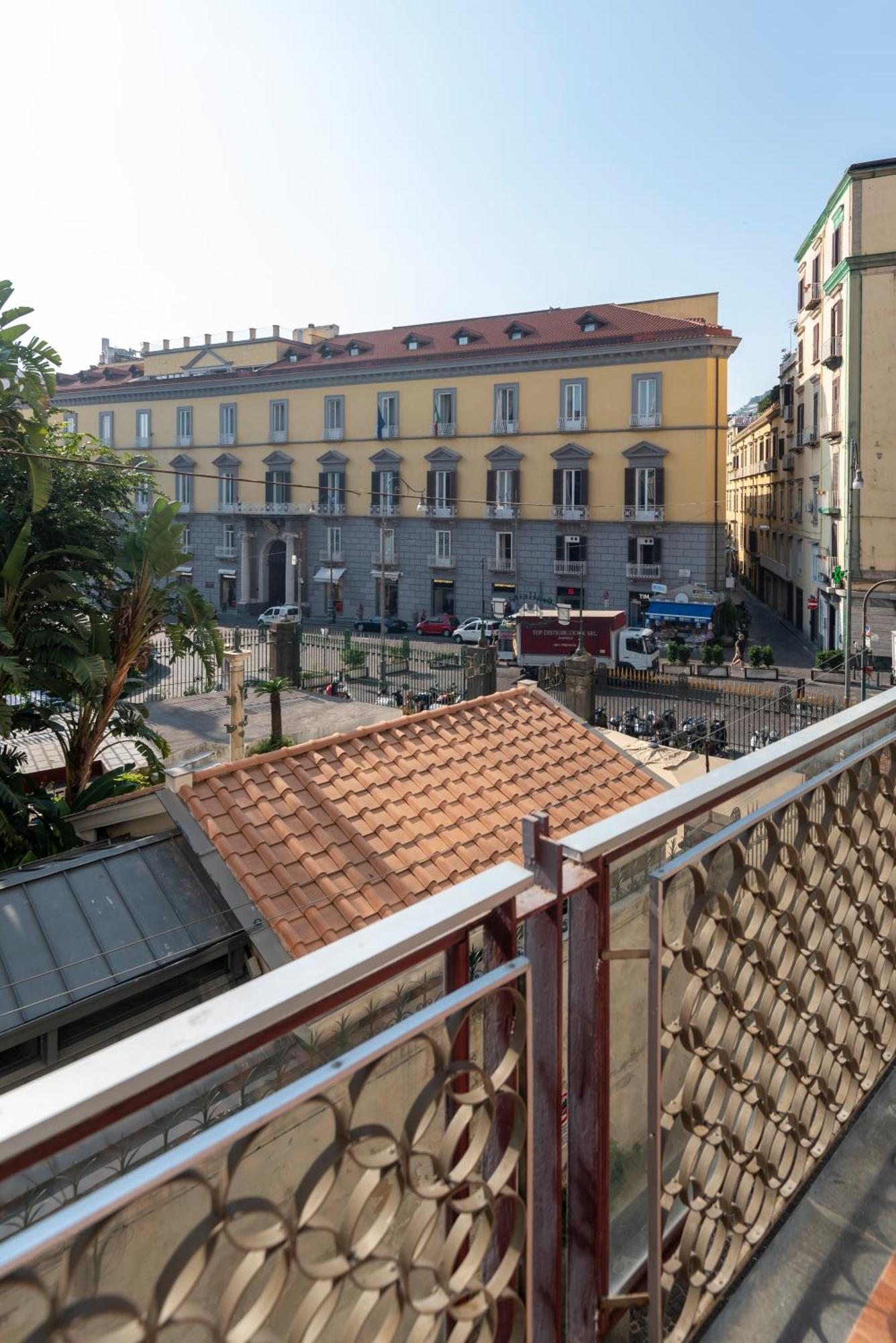 Well Suites - Piazza Dei Martiri Naples Luaran gambar